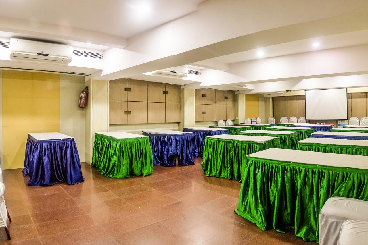 Oyo Flagship 561 Host Inn Mumbai Bagian luar foto