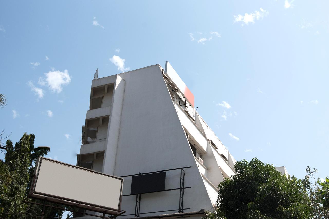 Oyo Flagship 561 Host Inn Mumbai Bagian luar foto