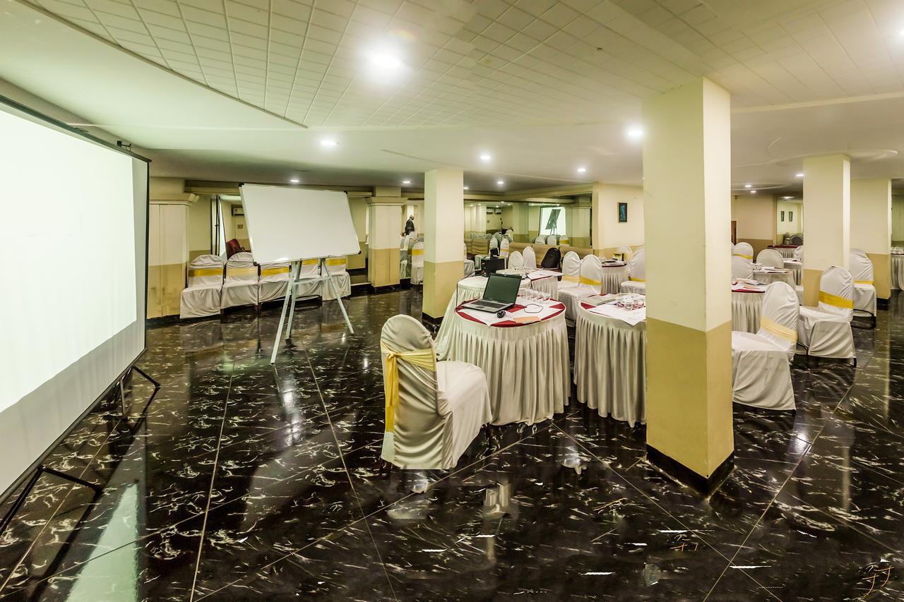 Oyo Flagship 561 Host Inn Mumbai Bagian luar foto