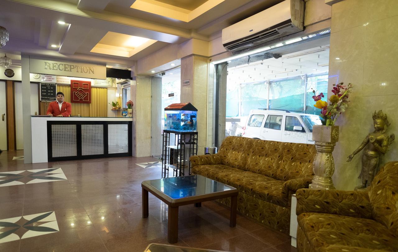 Oyo Flagship 561 Host Inn Mumbai Bagian luar foto