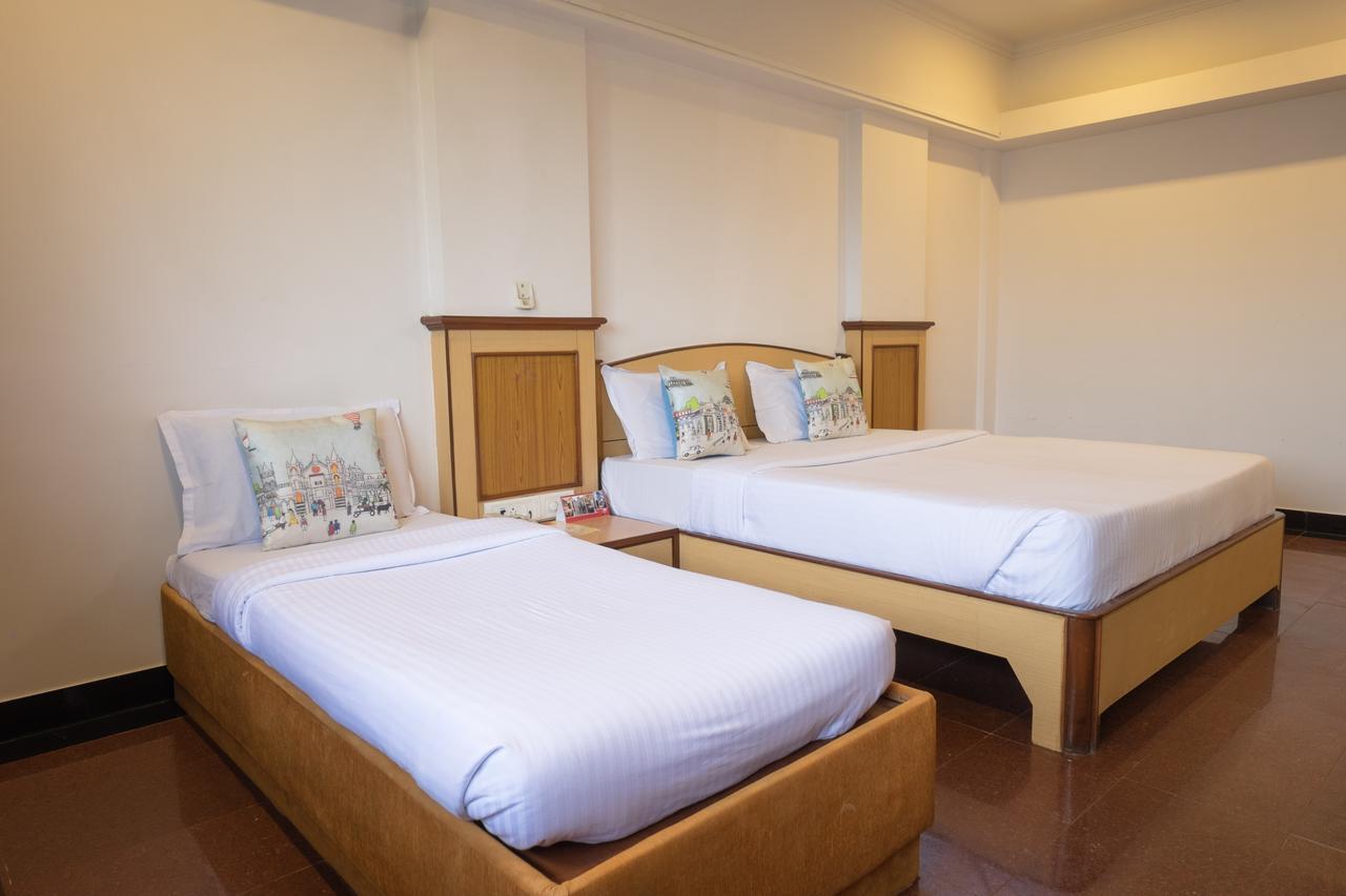 Oyo Flagship 561 Host Inn Mumbai Bagian luar foto