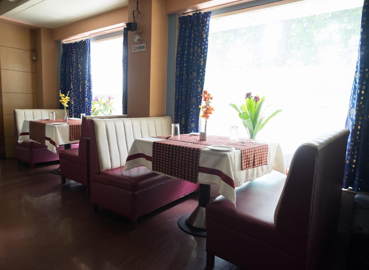 Oyo Flagship 561 Host Inn Mumbai Bagian luar foto