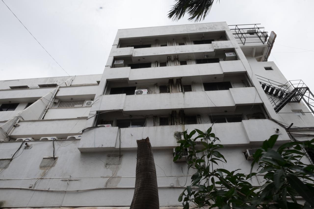 Oyo Flagship 561 Host Inn Mumbai Bagian luar foto