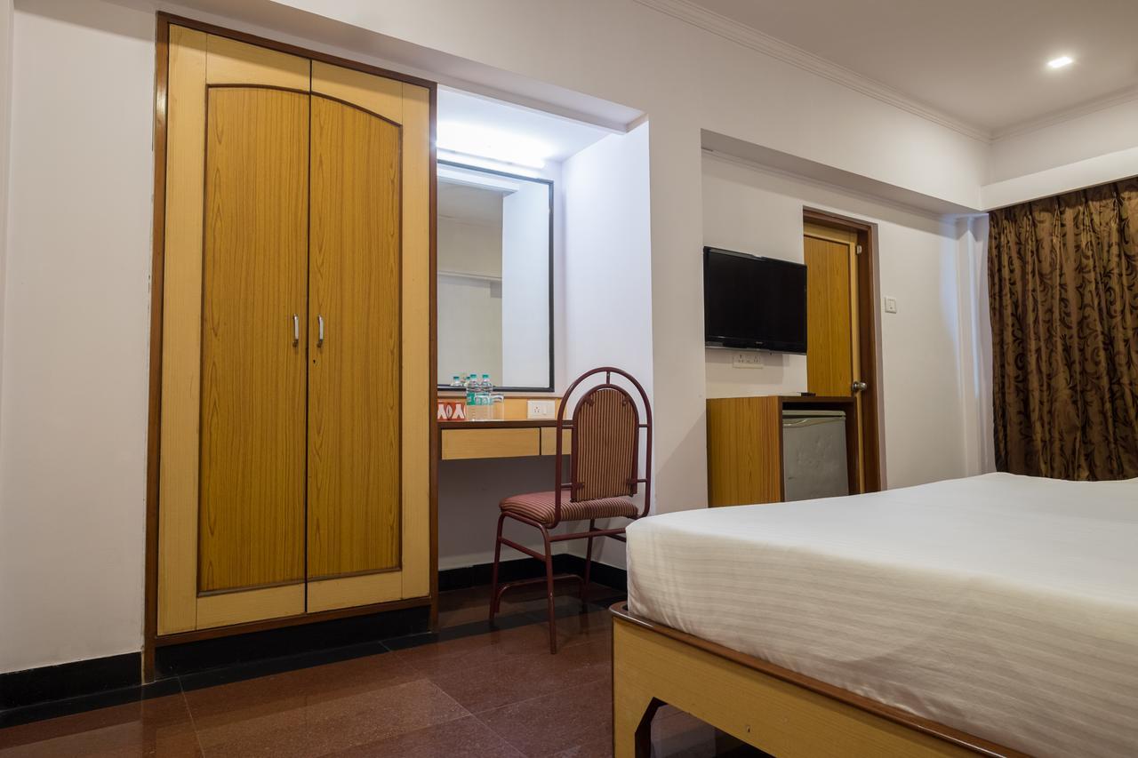 Oyo Flagship 561 Host Inn Mumbai Bagian luar foto