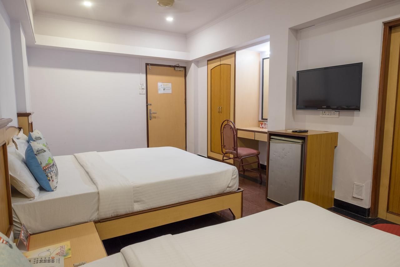 Oyo Flagship 561 Host Inn Mumbai Bagian luar foto