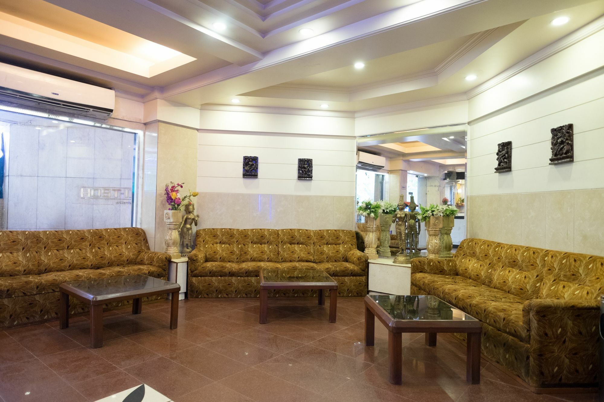 Oyo Flagship 561 Host Inn Mumbai Bagian luar foto