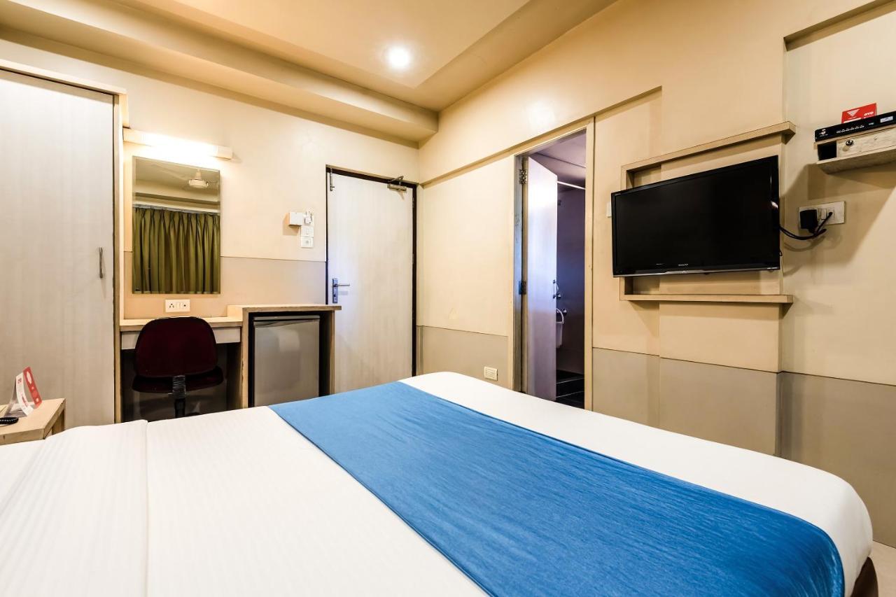 Oyo Flagship 561 Host Inn Mumbai Bagian luar foto