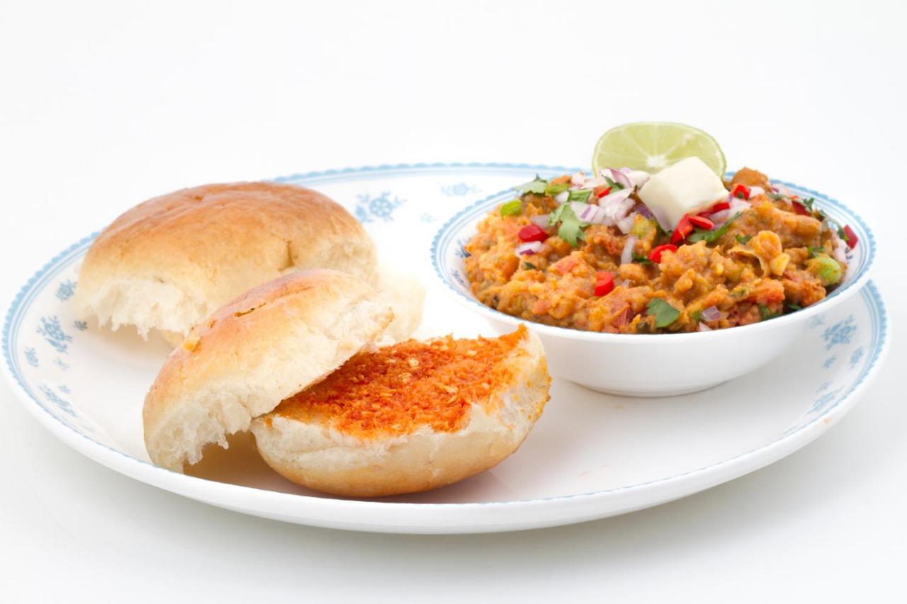 Oyo Flagship 561 Host Inn Mumbai Bagian luar foto